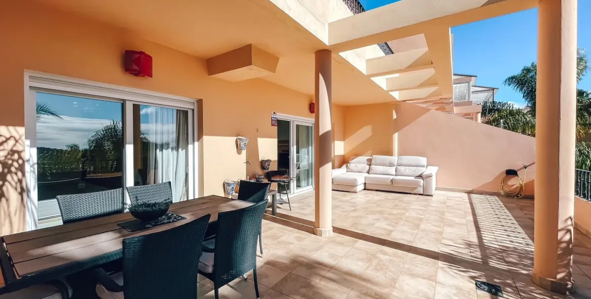Sale of middle floor apartment in Marbella 24