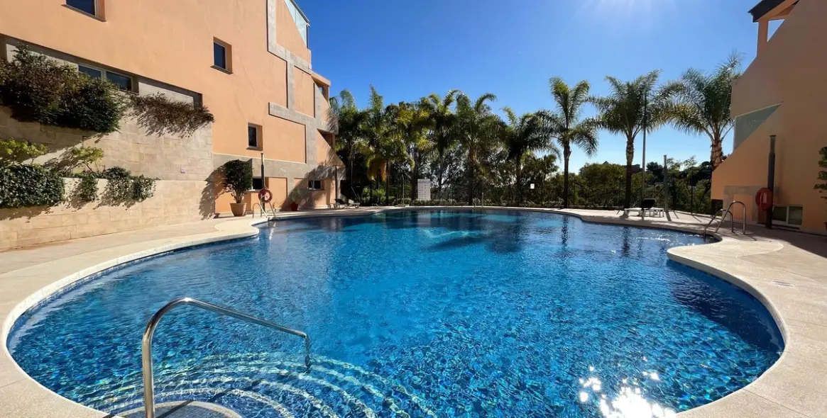 Sale of middle floor apartment in Marbella 25