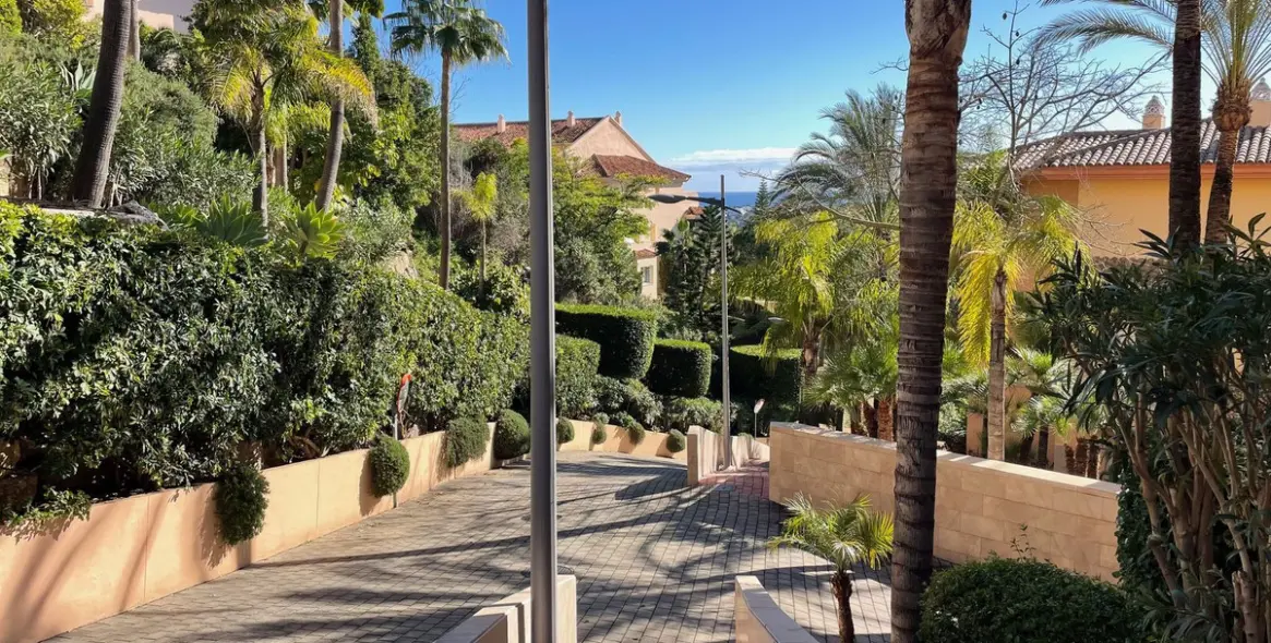Sale of middle floor apartment in Marbella 27