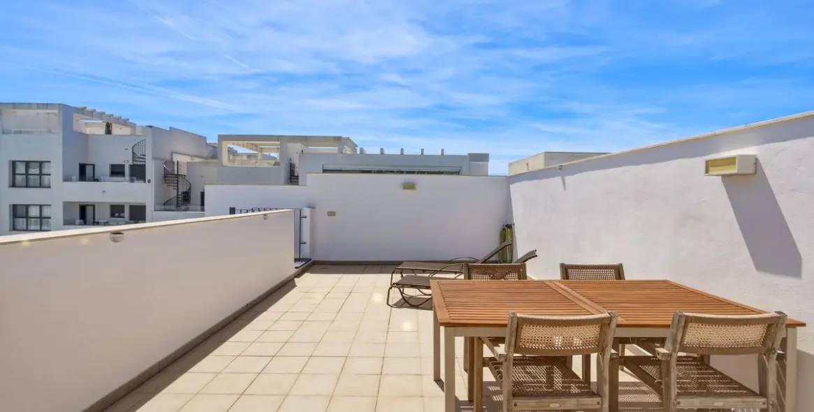 Sale of penthouse in Estepona 3