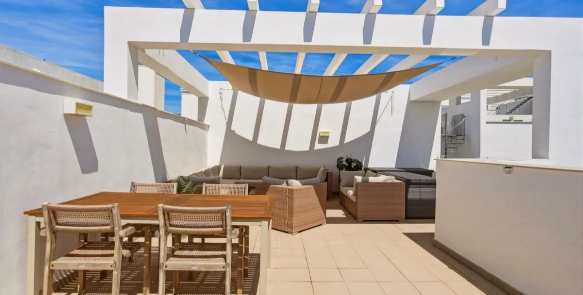 Sale of penthouse in Estepona 5