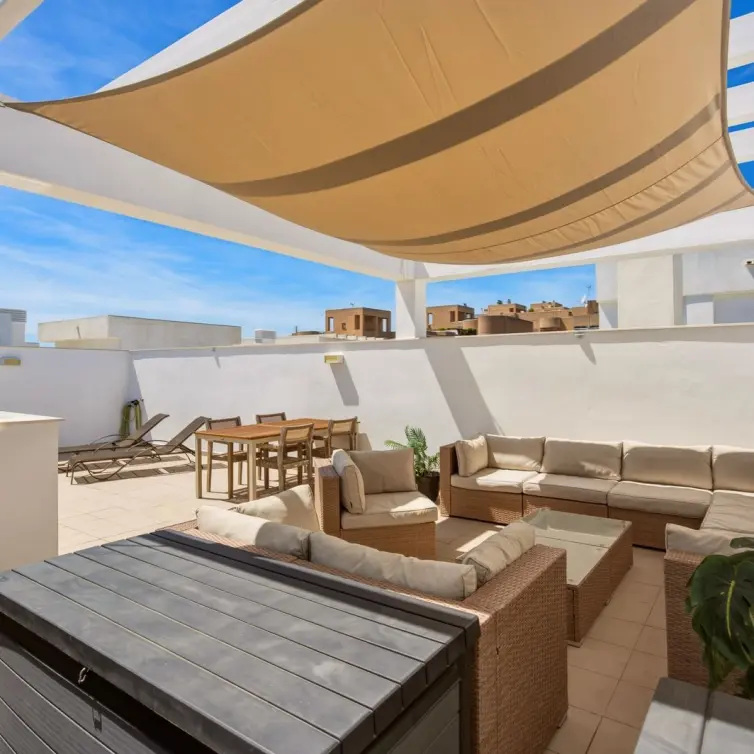 Sale of penthouse in Estepona