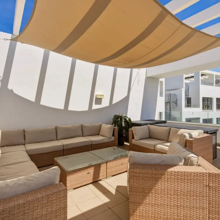 Sale of penthouse in Estepona