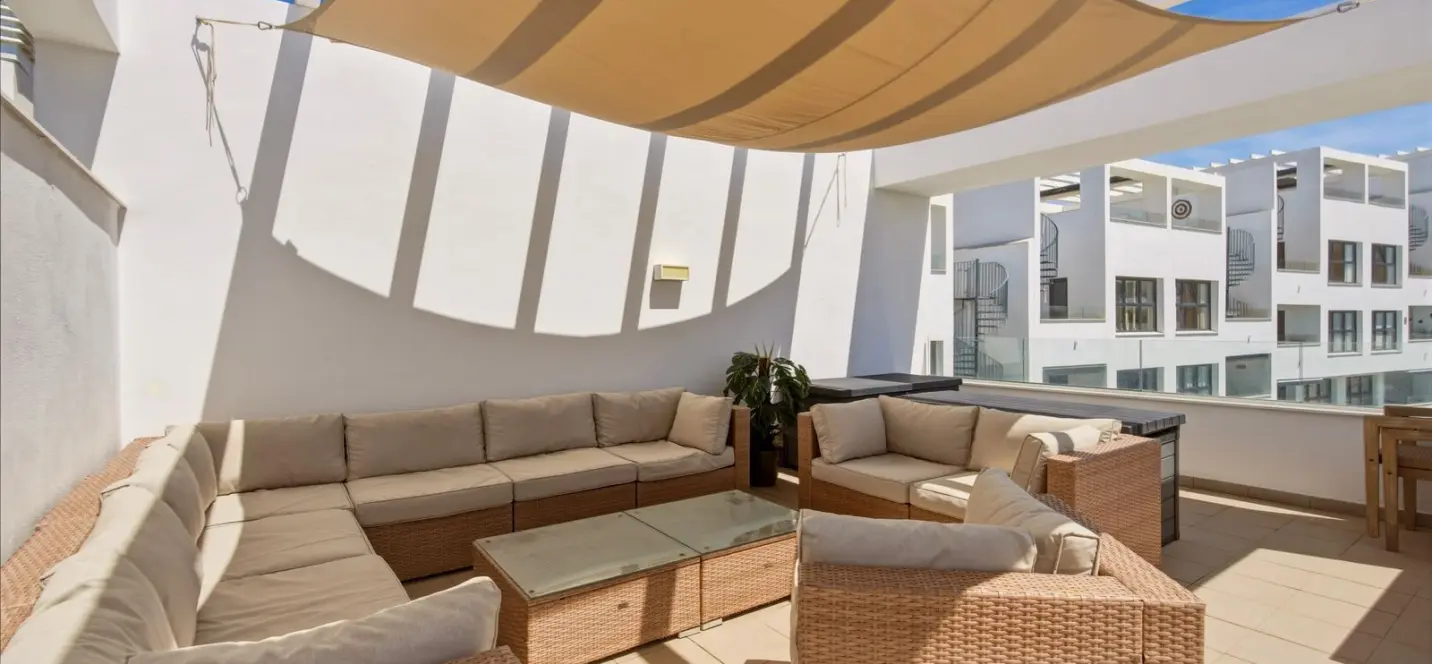 Sale of penthouse in Estepona 1