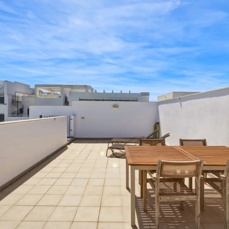 Sale of penthouse in Estepona