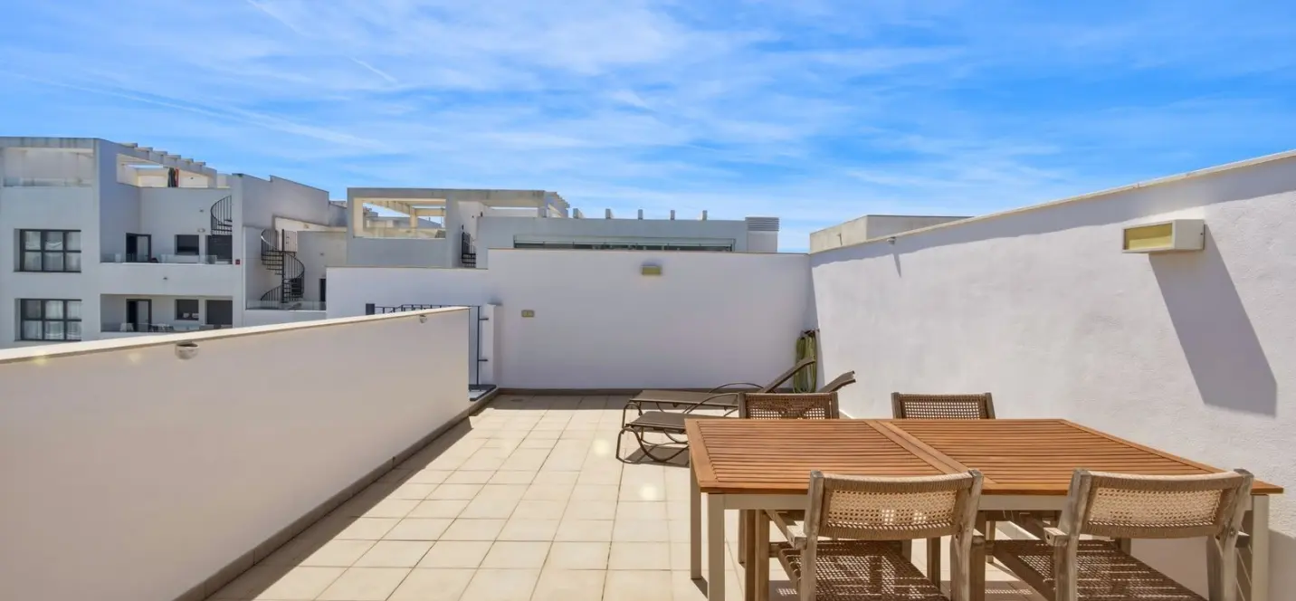 Sale of penthouse in Estepona 2