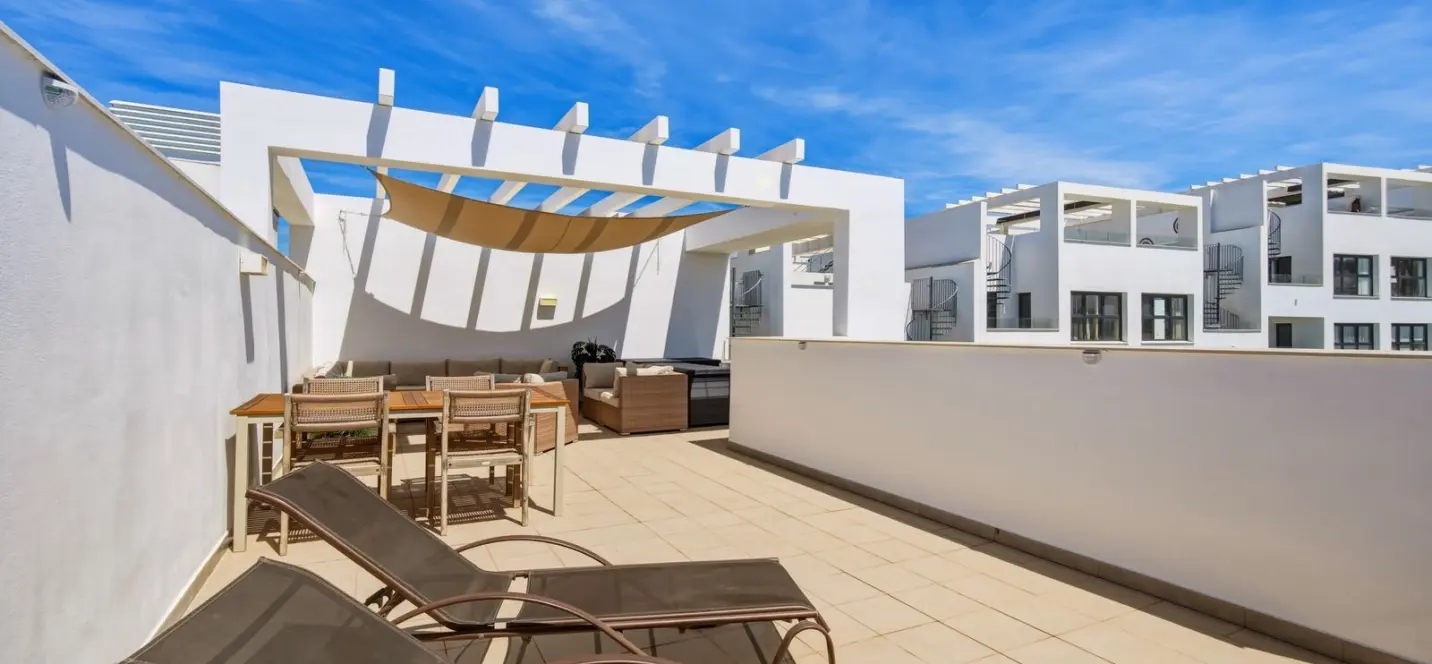 Sale of penthouse in Estepona 3