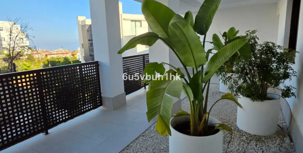 Продажа апартаментов на первом этаже в El Higueron 17