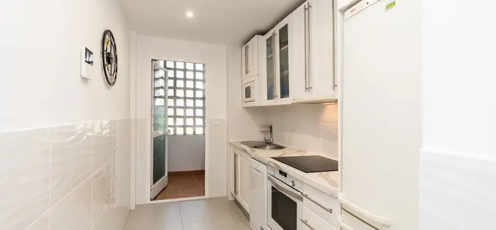 Продажа апартаментов на среднем этаже в Elviria Playa 3