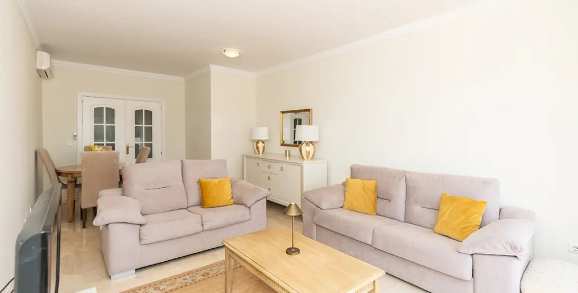 Sale of middle floor apartment in Elviria Playa 6