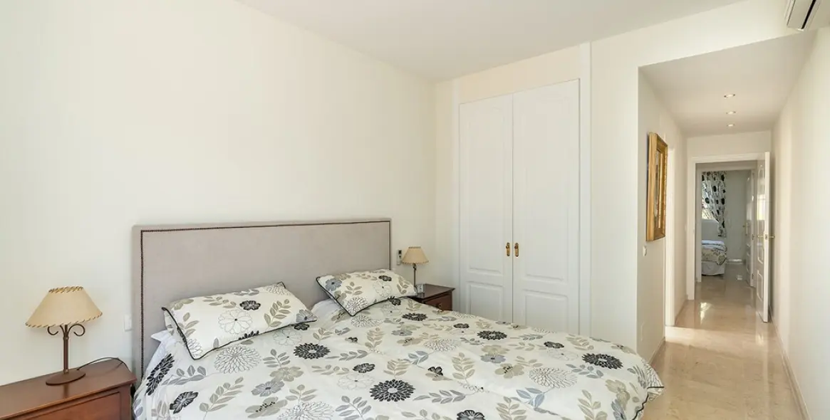 Sale of middle floor apartment in Elviria Playa 7