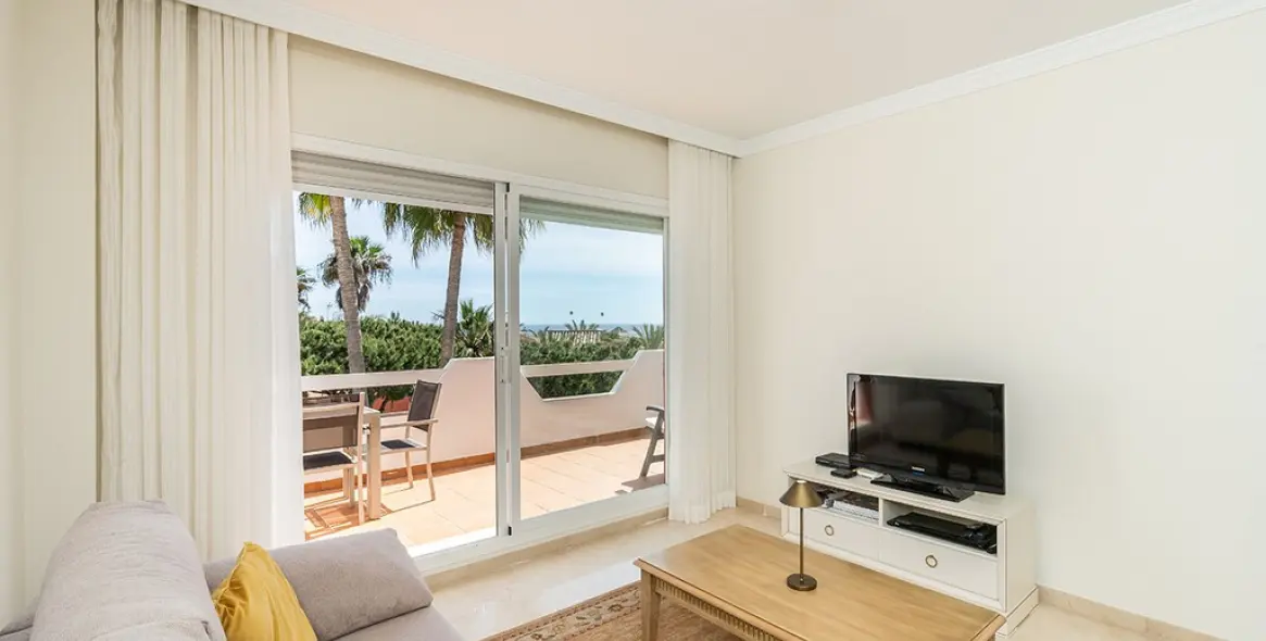 Sale of middle floor apartment in Elviria Playa 16