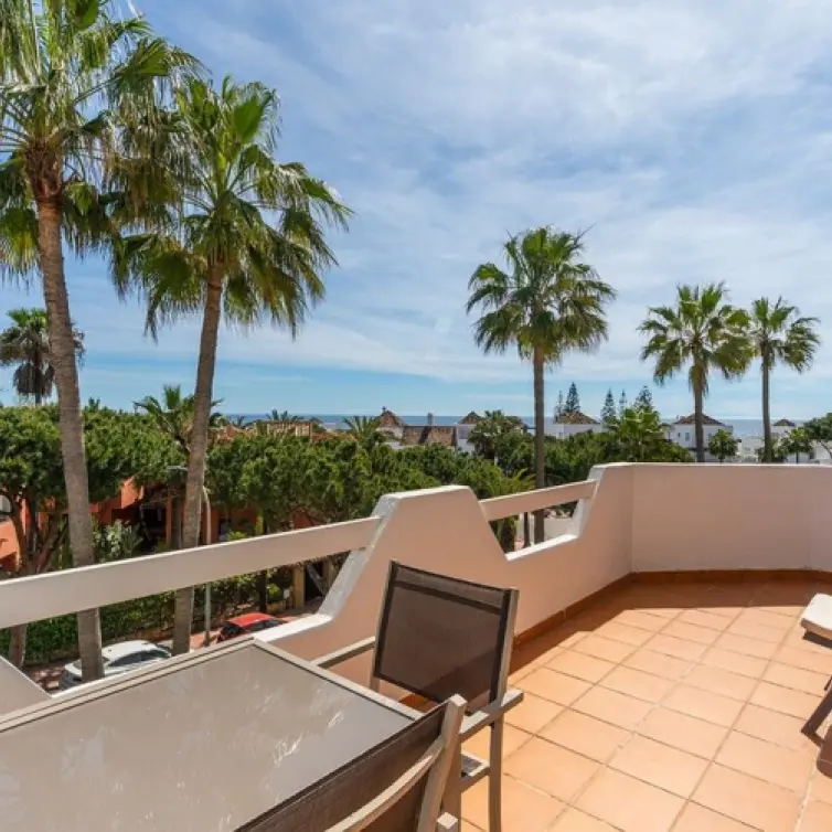 Venta de apartamento en planta media en Marbella