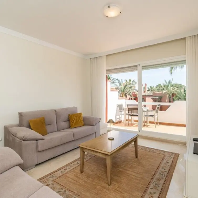 Venta de apartamento en planta media en Marbella
