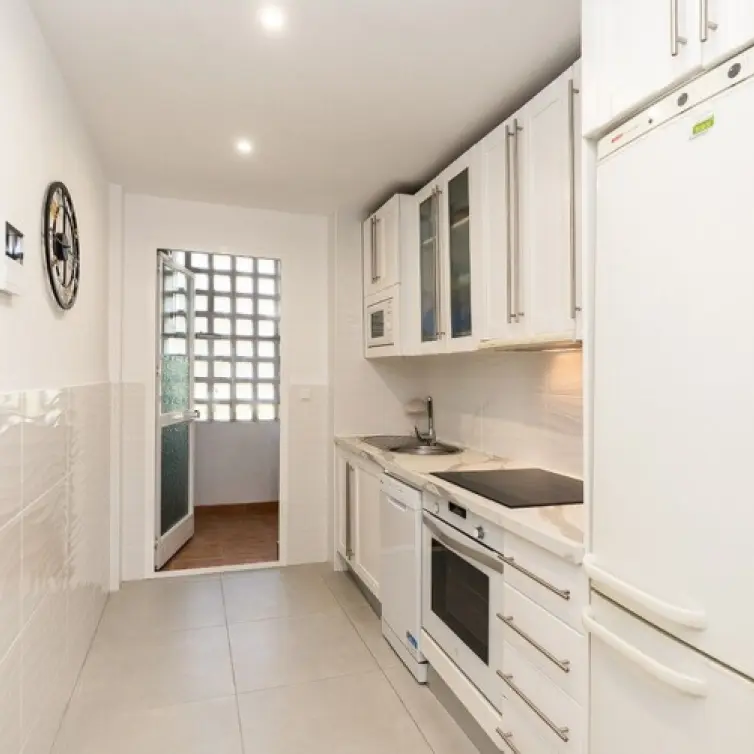 Venta de apartamento en planta media en Marbella