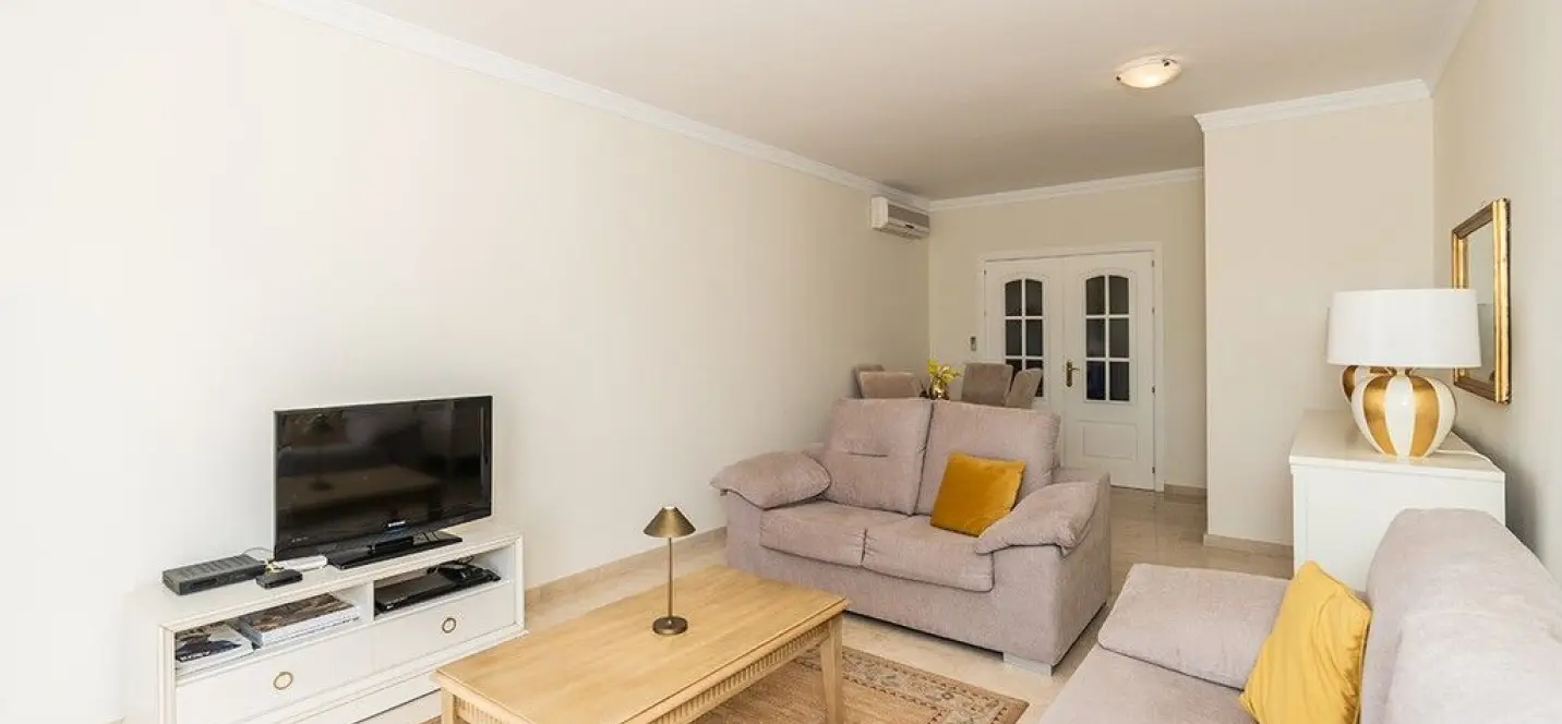 Venta de apartamento en planta media en Marbella 4