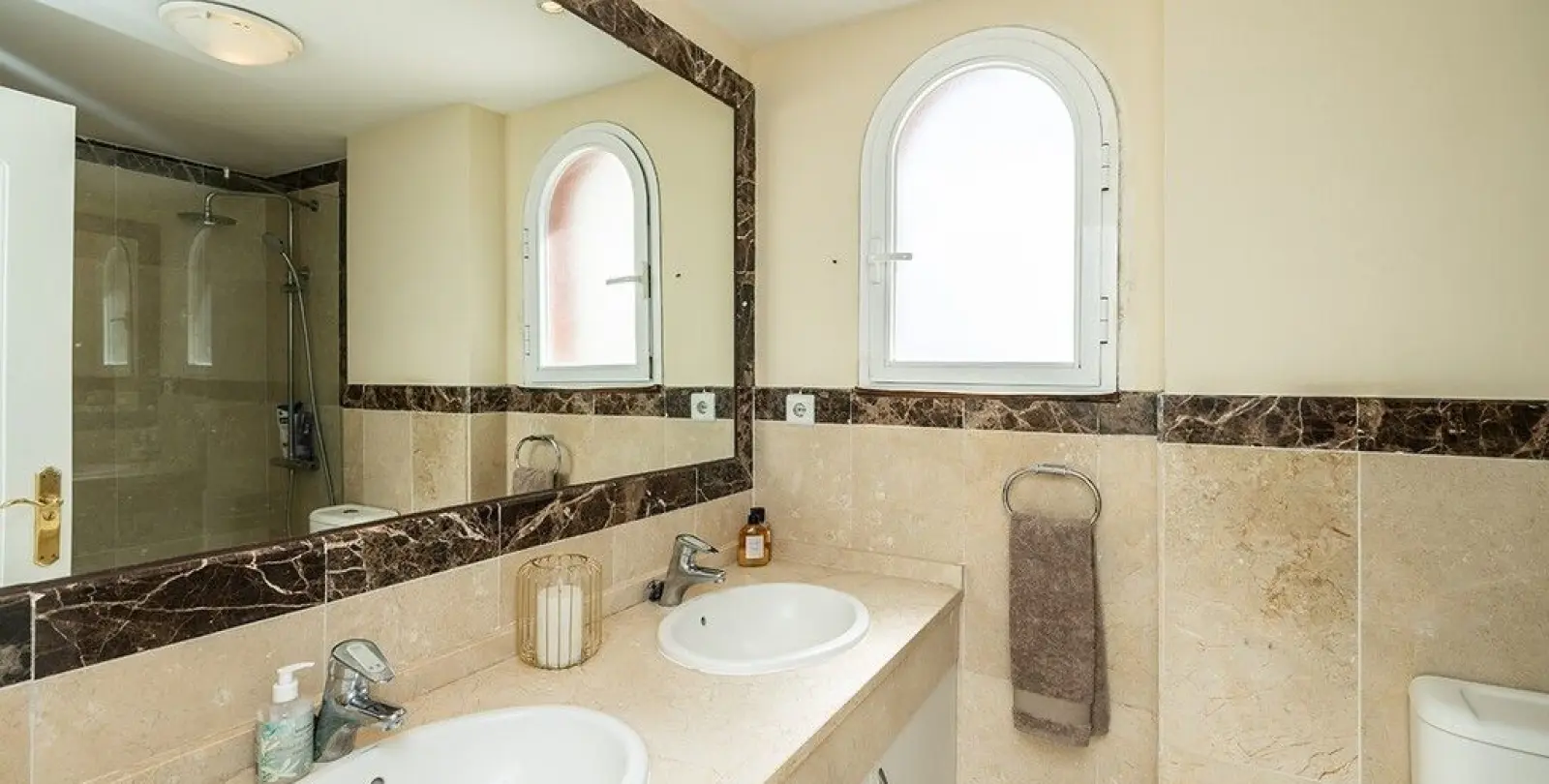 Venta de apartamento en planta media en Marbella 9