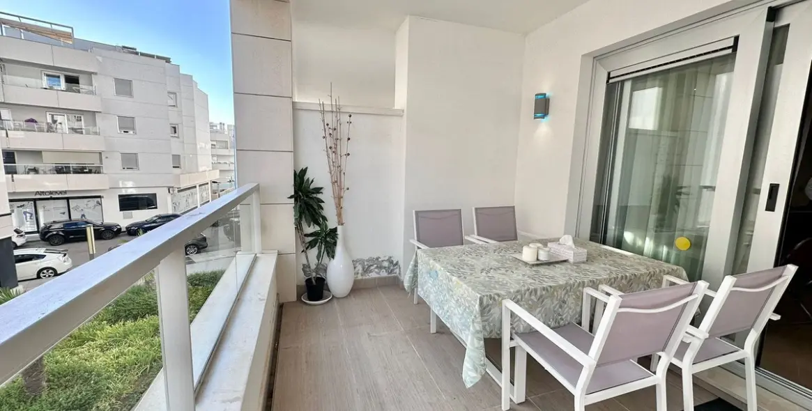 Venta de apartamento en planta media en San Pedro de Alcántara 1
