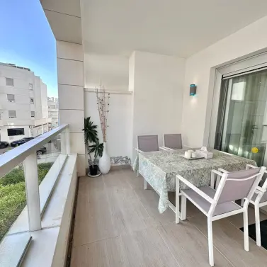 Venta de apartamento en planta media en San Pedro de Alcántara