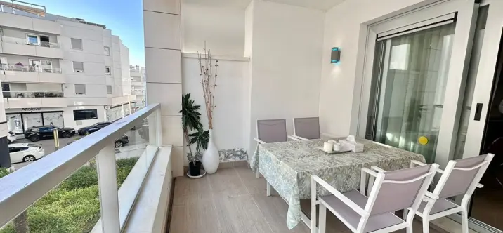 Venta de apartamento en planta media en San Pedro de Alcántara 0