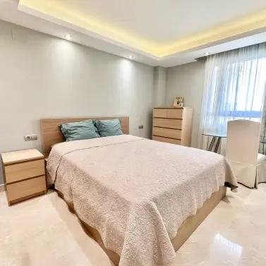 Venta de apartamento en planta media en San Pedro de Alcántara
