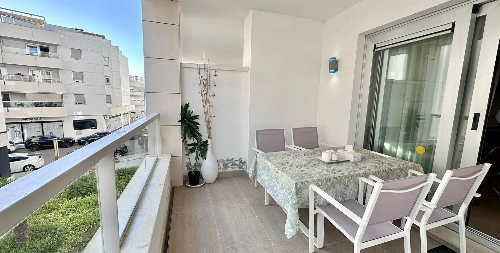 Sale of middle floor apartment in San Pedro de Alcántara 1