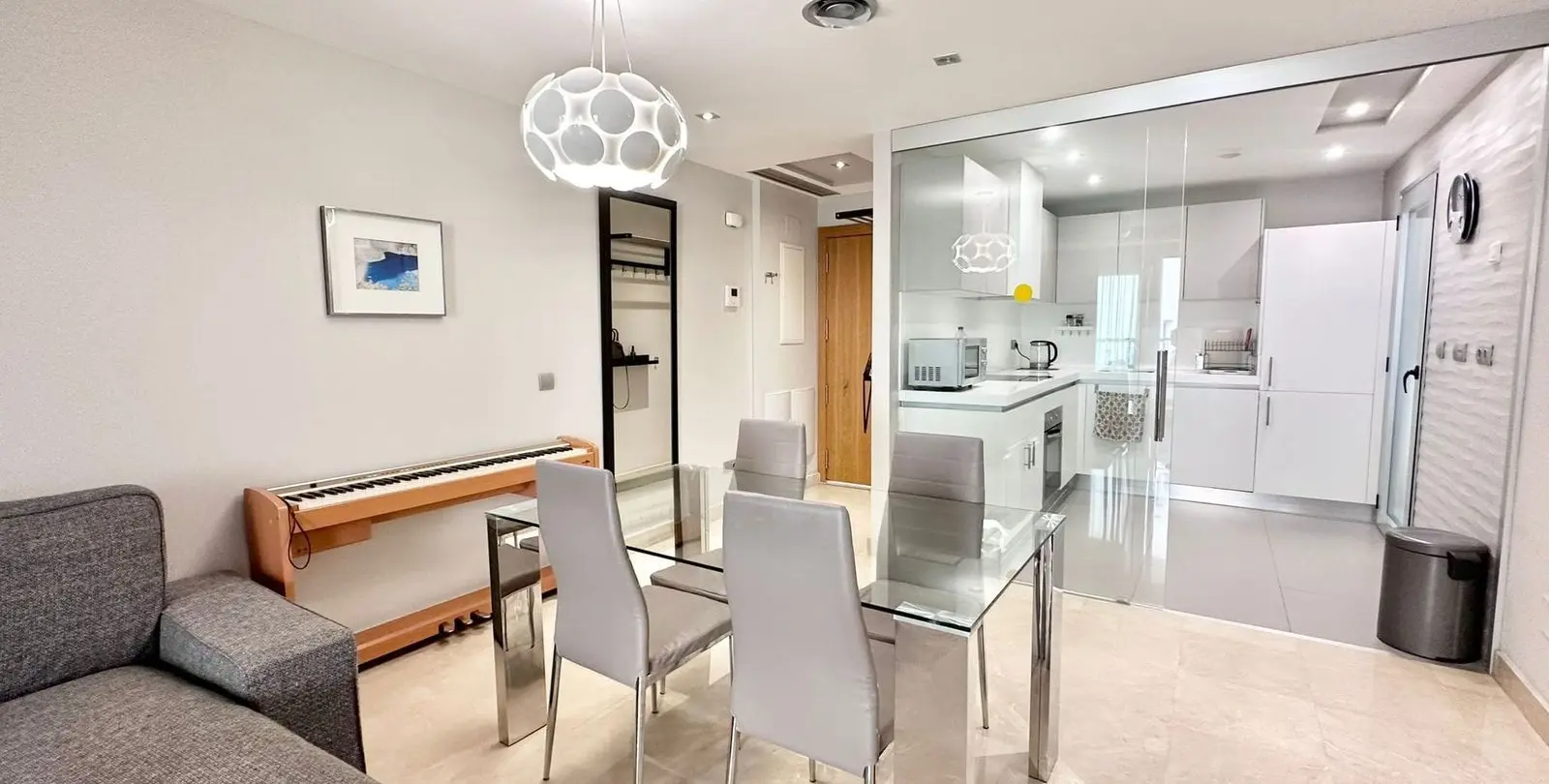 Sale of middle floor apartment in San Pedro de Alcántara 3