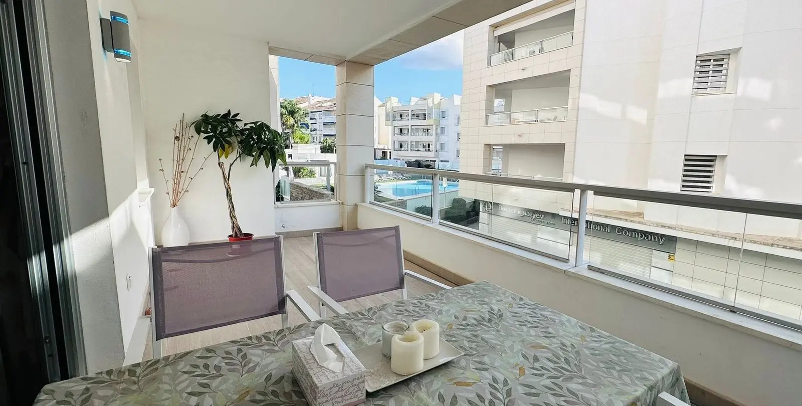 Sale of middle floor apartment in San Pedro de Alcántara 8