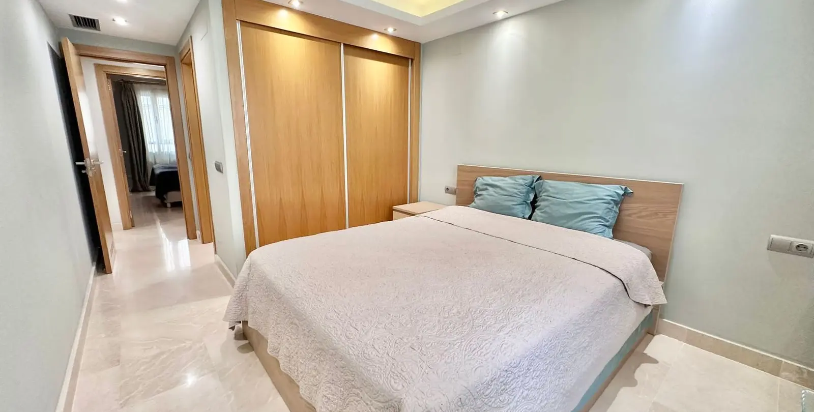 Sale of middle floor apartment in San Pedro de Alcántara 17