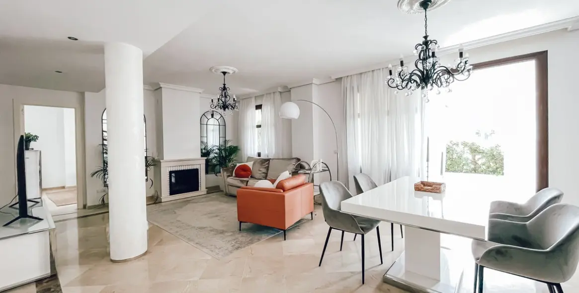 Venta de apartamento en planta baja en Puerto Banús 6