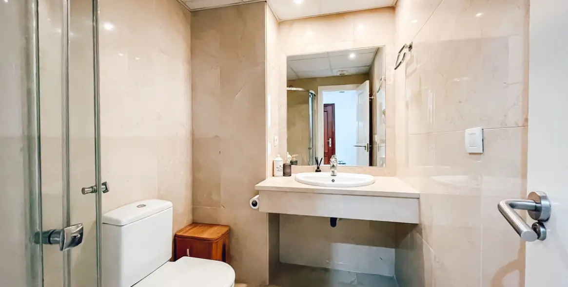 Venta de apartamento en planta baja en Puerto Banús 14