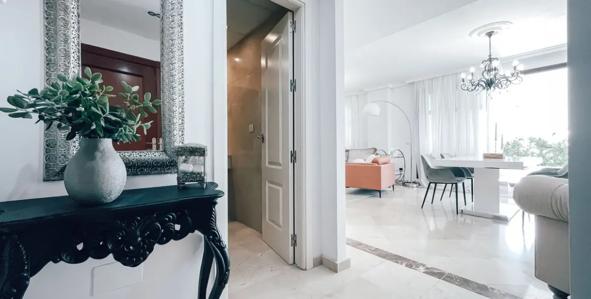 Venta de apartamento en planta baja en Puerto Banús 18