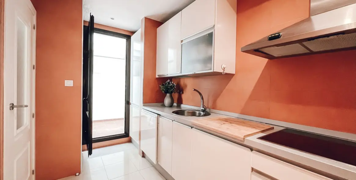 Venta de apartamento en planta baja en Puerto Banús 21