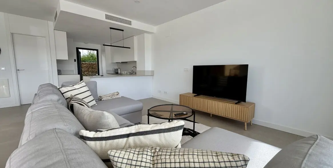 Продажа дома на две семьи в Atalaya 8