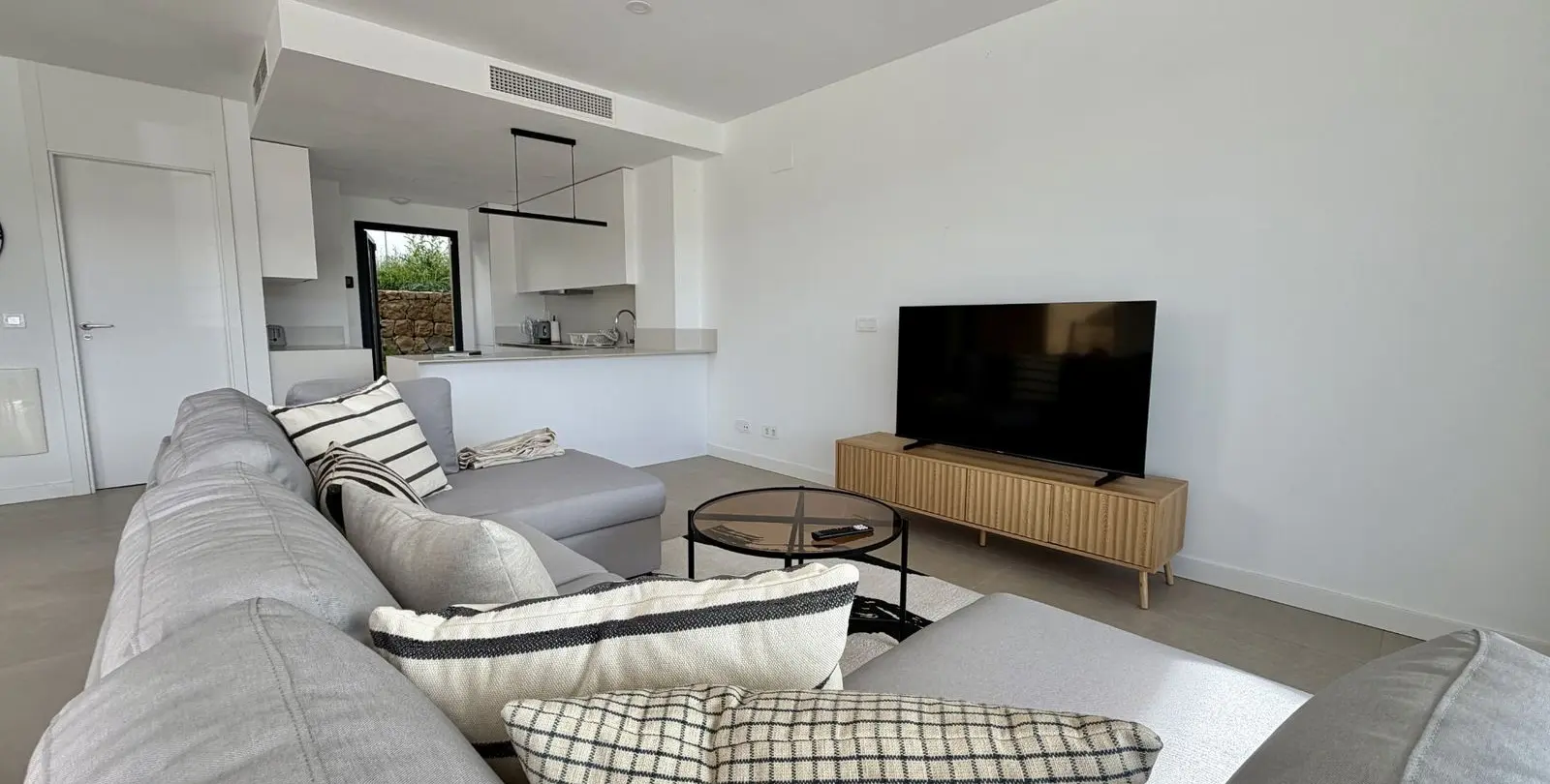 Продажа дома на две семьи в Atalaya 8