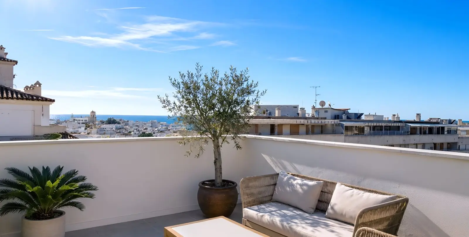 Sale of penthouse in Estepona 1