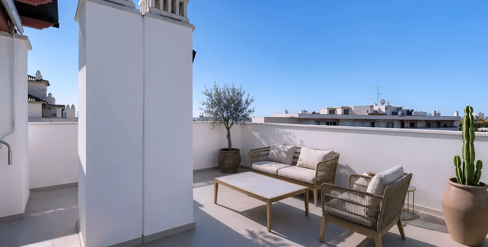Sale of penthouse in Estepona 24
