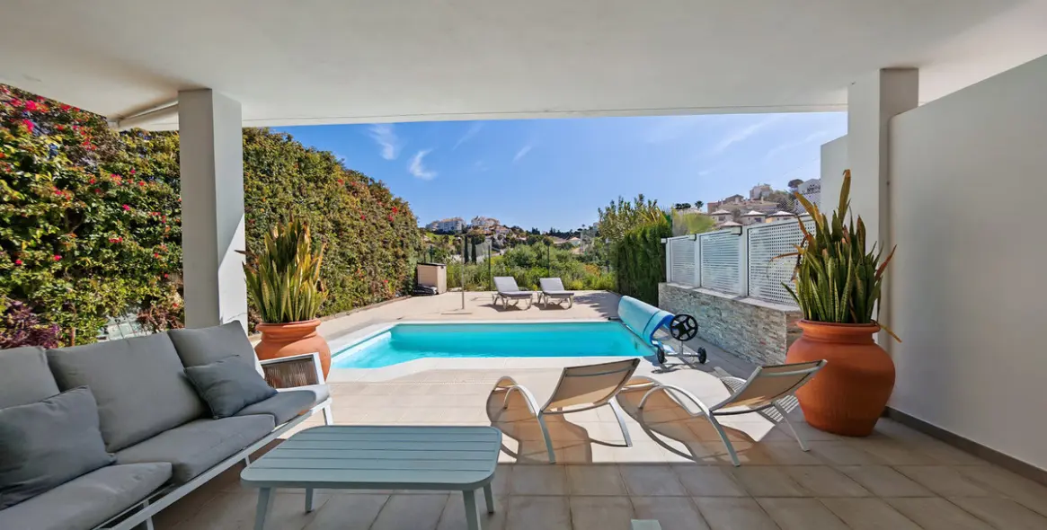 Продажа дома на две семьи в Riviera del Sol 2