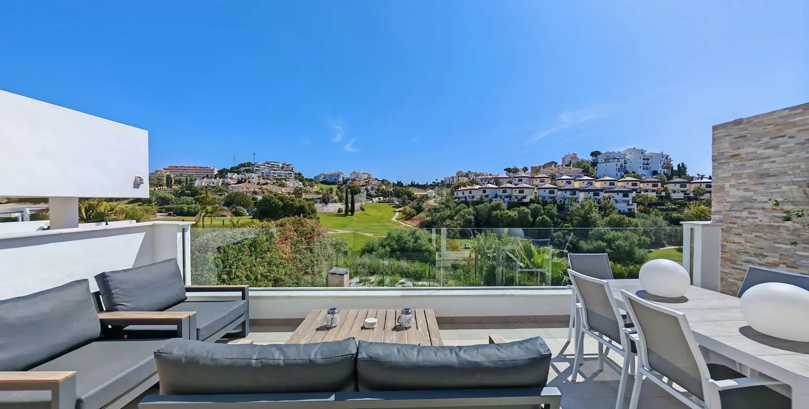 Продажа дома на две семьи в Riviera del Sol 1