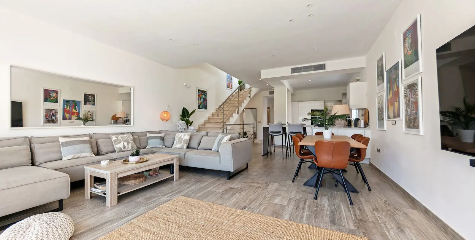 Продажа дома на две семьи в Riviera del Sol 3