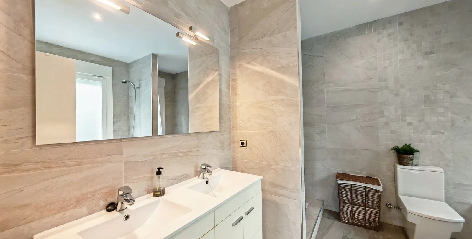 Продажа дома на две семьи в Riviera del Sol 20