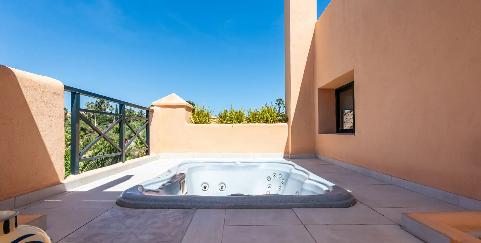Sale of penthouse duplex in Atalaya 9