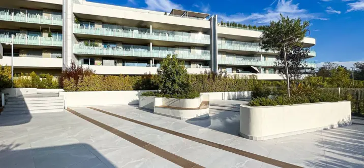 Sale of middle floor apartment in San Pedro de Alcántara 2