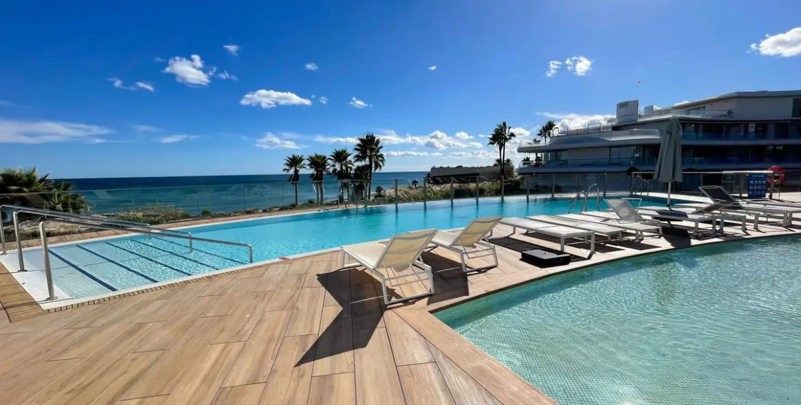 Продажа апартаментов на первом этаже в Estepona 1