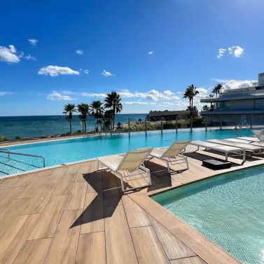 Продажа апартаментов на первом этаже в Estepona
