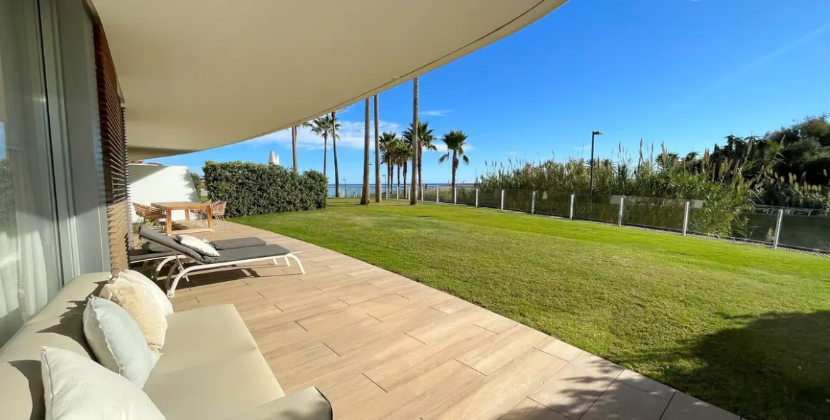 Продажа апартаментов на первом этаже в Estepona 2