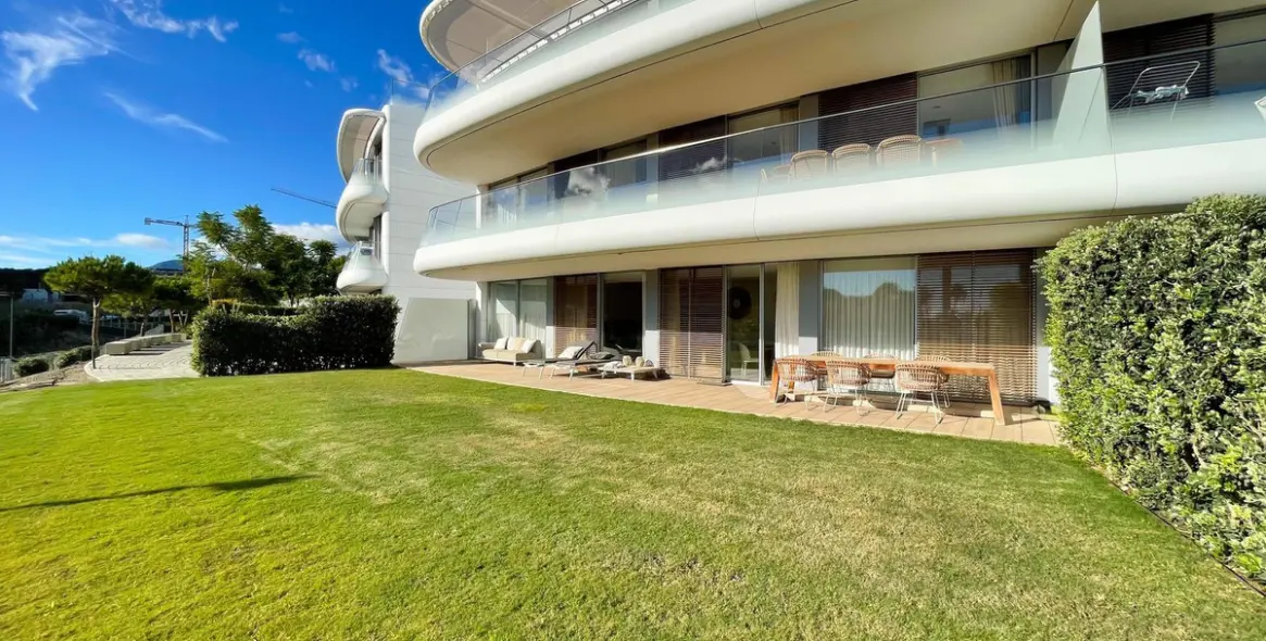 Продажа апартаментов на первом этаже в Estepona 3