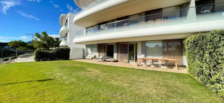 Продажа апартаментов на первом этаже в Estepona 2