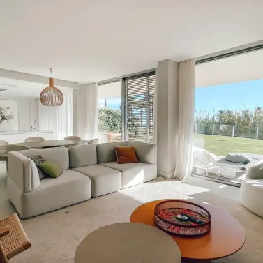 Продажа апартаментов на первом этаже в Estepona