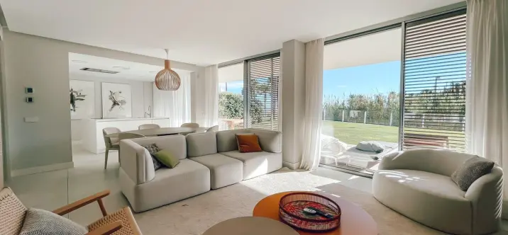 Продажа апартаментов на первом этаже в Estepona 4
